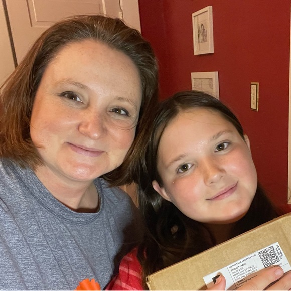 Meet your Posher, Robyn - Picture 2 of 2